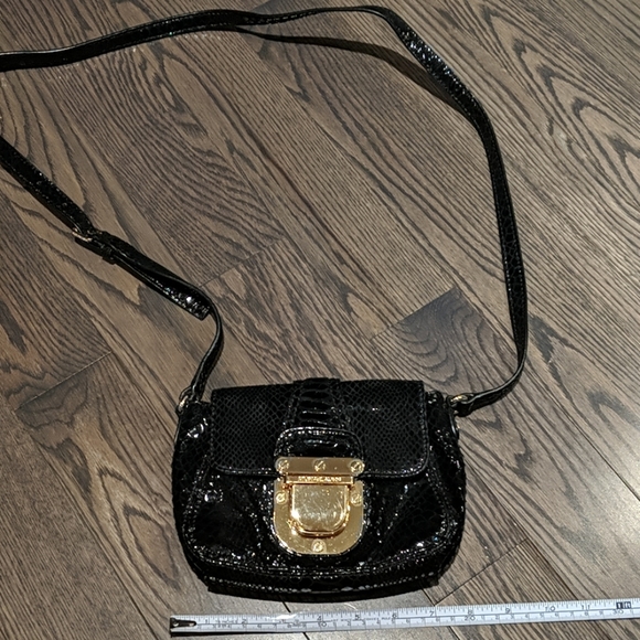 Authentic Michael Kors crossbody - Picture 1 of 6